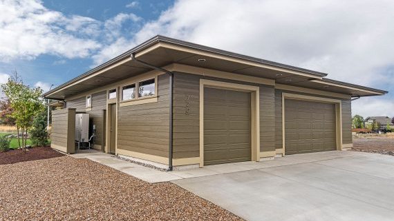 Oversized 3-Car Garage